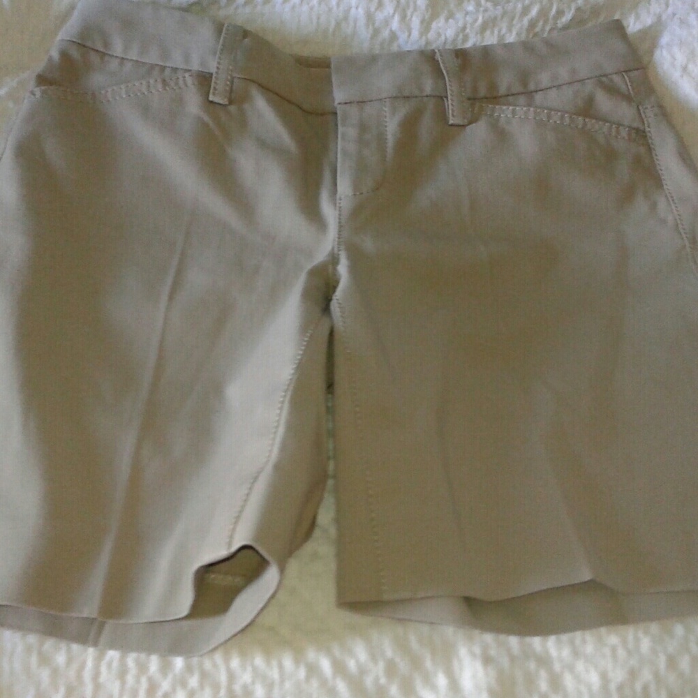 Tahari Shorts sz 0